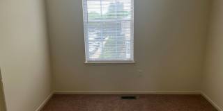 Spacious Townhome Close To EVERYTHING Gallery 9