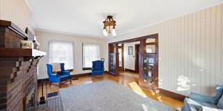 6+BR House on E. Lane – Central Campus – Newly Renovated + Free Parking – Flexible Move-In Gallery 9