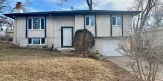 13815 W Cir – Bright  Airy 3BR Millard Rental! Gallery 1