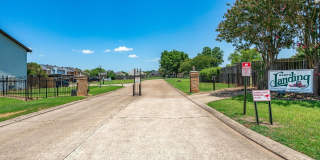 Harts Landing - Right next to the pool! One month half off rent! Gallery 4