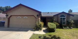 Single story near freeway access and major shopping! Gallery 1