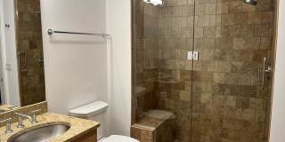 Beautiful 2 Bedroom Condo in Whitefish Bay Gallery 3