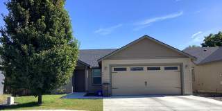 Single Story Home with Fully Fenced Yard & Close to Shopping/Restaurants! Gallery 1