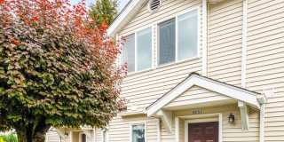 2 Bedroom 2.5 Bath Townhouse Kirkland *Move in special! 2 Bedroom 2.5 Bath Townhouse Kirkland *Move in special! Gallery 1