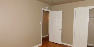 SUPER LOCATION / NO CARPET   --   ( FREE RENT ; w/ qualified app:   CALL FOR DETAILS )_ Gallery 11