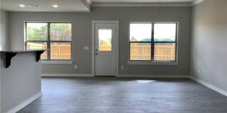 432 Red Robin Street Gallery 4