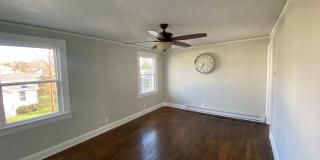 1 Story House with Hardwood Floors Gallery 4