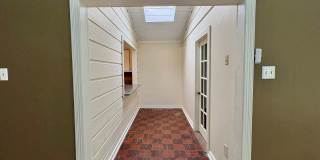 Spacious 3 Bedroom, 2 Bath Home Close to Restaurants & Shopping Centers Gallery 8