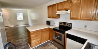 MODERN TRI-LEVEL TOWNHOME NEAR STEELE CREEK PARK Gallery 3