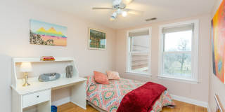 4113 N Southport Avenue Gallery 24