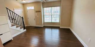 Spacious 3BR Home Near UT Hospital & Downtown Knoxville Gallery 13