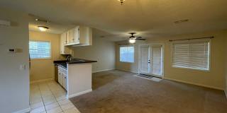 Foxchase Subdivision! END UNIT CLOSE TO COMMUNITY POOL Gallery 3