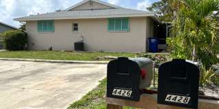 Spacious 2/1 duplex home in the Imperial Shores neighborhood Gallery 13