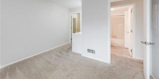 2Bd/2Ba Kirkland Condo Gallery 10