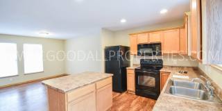 2-Bedroom, 2.5-Bath Urbandale Townhome with 2-Car Garage & Deck Gallery 6