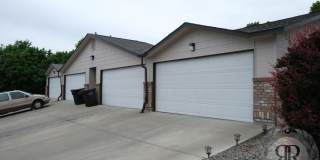 2 Bedroom, 1 1/2 Bath Townhouse - Move In Ready! Gallery 1