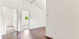 2 Bed, 1 bath Available! Gallery 4