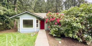 Bright Single-Story Duplex with Spacious Yard & Covered Porch Gallery 1