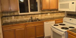 2 Bed 1 Bath Garden Level Duplex Gallery 3