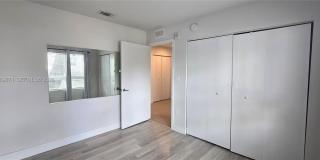 2535 NE 193rd St Gallery 21