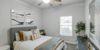 Henley at Mirror Lake Gallery 14