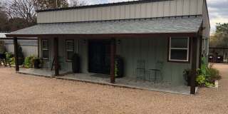 Bring your horse!! Come enjoy the wood burning stove and country living Gallery 1