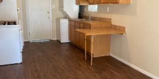 2812 Russell Gallery 3