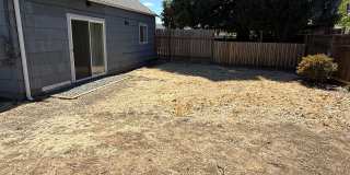 Updated 3-bedroom, 1 bath triplex in Springfield! Gallery 6