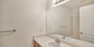 Beautiful Pet Friendly 3 bed/2.5 bath Townhome in Layton! Available on August 19th! Gallery 11