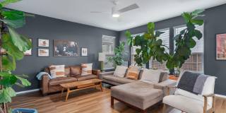 Huge 4-Bedroom Home in Del Valle For Rent Gallery 13