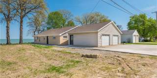 3844 Edgewater Drive Gallery 1