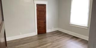 2 Bedroom Home, Fenced in Backyard + Garage! Available Now! Gallery 7