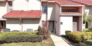 Charming 2-Bedroom, 2-Bathroom Townhome in Winterset Gallery 1