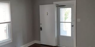 Nice 3BR/1BA house with Appliances Gallery 4
