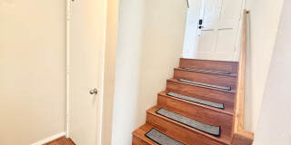 3br/2.5ba with garage, yard, solar panels in Aiea Heights! Pets Negotiable! Gallery 8