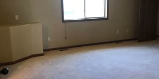 Beautiful West Side 3 Bed/2.5 Bath Townhome! Gallery 17