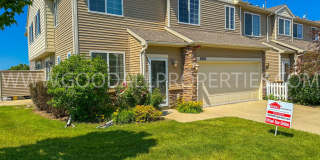 3 Bedroom 2 1/2 Bath end unit townhome near Jordan Creek! Gallery 1