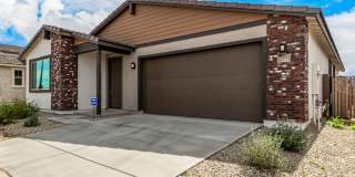 Spacious 3 bed 3 bath Single Story in Avondale Gallery 1