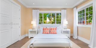 2575 Pine Tree Dr Gallery 14