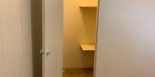 1422 W Oak St Bsmt UNIT Gallery 8