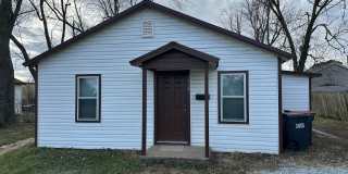 2 Bedroom, 1 Bathroom Home with large backyard, near Downtown Springdale Gallery 1