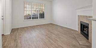 3 bed/2.5 bath Townhome + 2 Car Garage + Washer/Dryer + Fenced Front Patio Gallery 8