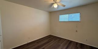 1/1 Triplex - End Unit /No Carpet / Vinyl Plank Flooring / Lots of Parking / CISD Gallery 13