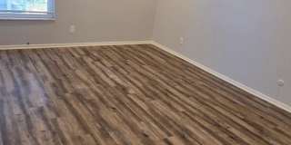 Beautifully Renovated Two Bedroom Condo in Ladue School District Gallery 12