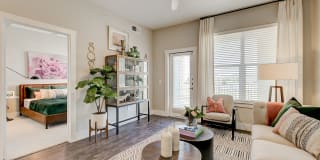 35 West at Champions Circle Apartments Gallery 8