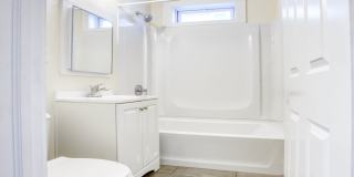 OR BEST OFFER **SPACIOUS FIRST FLOOR 2 BEDROOM WITH WASHER/DRYER SEPARATE DINING ROOM Gallery 12
