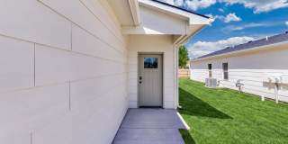 Beautiful Three Bedroom, Two Bathroom Gallery 5