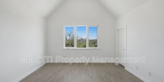 895 E Mather St Gallery 19