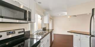 Woodlands South - La Jolla Townhome Gallery 13