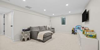 Gorgeous home in Englewood! Gallery 15